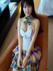 包养童颜巨乳的清纯模特