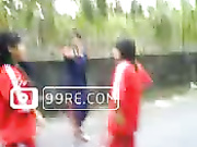 ?中女生打架被?衣 三?全露 (高?冱版)