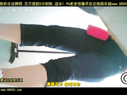 偷拍美女在厕所内数钞票偷偷笑[总20140503]