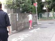 在??被猥颐的人妻 片段1
