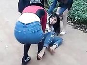 (转）少女遭多人围殴扒衣【最新】