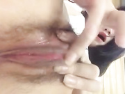 美女自摸出水