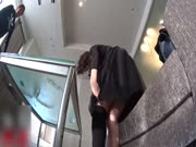 身材不錯的OL想做模特被鹹濕攝像師潛規則