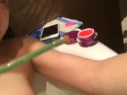 推女郎何亦恋做SP给逼逼涂胭脂