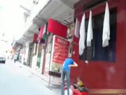 国外土豪内地嫖妓系列之探秘东莞人肉市场挑两个嫩妹玩双飞