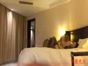 康先生系列-江苏商学院性感女神级美女买了个苹果7手机才同意开房,刚进房间就被按在床上撕烂丝袜狂干,大鸡巴操的她受不了,侧面清晰露脸拍摄！