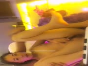 会享受的90后小情侣酒店开房直播啪啪床上干到浴室我草苹果手机往地上摔