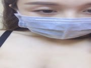 漂亮美女颜值不错的气质白领兼职女主播岩岩和狼友互动自慰棒插逼逼