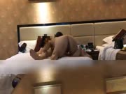 公子哥征服98年高傲的绝美大一艺术生.