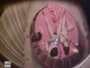 酒店情趣大圆床TP猥琐锅盖头男战斗力不够强要靠用手来满足骚女.