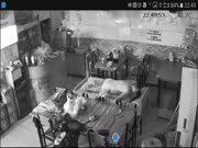 小饭店闭店之后老板与老板娘光着腚把简易小床操坏了.