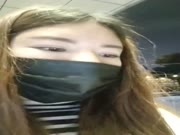 骚气逼人的少妇主播糖糖大冷天户外勾搭个没啥性经验的菜鸟开房鸳鸯浴后啪啪