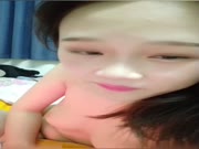 清純甜美小美妞被社會男友狂舔粉嫩沐耳,舔出白漿,每天這麽舔竟然還沒不黑