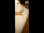 撩妹高手旅游时认识的苗条高挑妹子聊聊天吃吃饭被灌醉带到宾馆打炮刚插入时醒酒喃喃说不行但感觉来了很配合