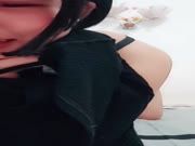 年龄不大短发新人美女主播 黑丝短裙脱光光全裸扣逼秀 身材丰满大奶毛毛比较多