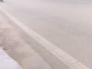 对白精彩淫荡剧情网红美女马路上溜达被S狼拦住要劫色索要加微聊聊然后进小树林野战激情口爆剩余的精子就吃了