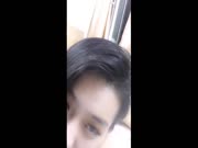 还在喂奶辣妈大胆直播秀，观看的人都受不了，自慰插逼淫声不断