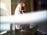 洗浴会所按摩认识的气质漂亮美女技师,私下高价单约到酒店啪啪,抱着屁股干的呻吟浪叫直求饶,还在继续干.国语!