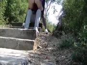 母子乱伦！！！秋天郊游的母子野外黑丝扒下就开始乱伦还无套妈妈还允许内射  高清无水印版