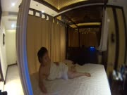 高级洗浴会所600元挑了位样貌还不错的美女服务,又私下加了300元才答应可以一边操一边拍,差点没忍住射进去!