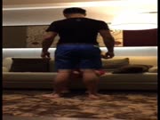 身材健硕海归眼镜男酒店约会身材高挑性感大长腿美少妇饥渴难耐在地毯上脱光了啪啪啪猛干原版