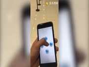 最新【网爆门事件】超骚嫩模车展现场趁着人少，被男友强行塞入遥控跳单，手机控制真刺激