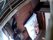 主題賓館拍攝到的某單位領導和有夫之婦下屬午休時間開了個鐘點房啪啪偷情 貌似好久沒操了有點猛啊 露臉高清