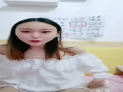 颜值不错会喷奶的小粉妹双人直播大秀 自慰口交激情啪啪 十分诱人