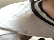 妹子感冒了依然坚持吃鸡巴，口活一级棒