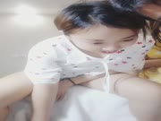 大叔与萝莉 这男的养了好几个妹子 口交啪啪姿势挺多 很是淫荡