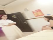 《沈先生》广西红灯区会所挑了两个小姐玩双飞脱了衣服惨不忍睹年长的骚得很老夸沈先生长得帅