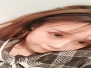 高颜值短发萌妹子KIKI卫生间自慰手指扣逼跳蛋震动大量喷水近距离特写非常诱人
