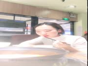 帅气直播男广场附近搭讪认识的高颜值性感美女,邀请一起吃晚饭后又去唱K,美女玩疯了喝大了带到酒店啪啪.国语!