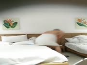 老哥越南找小姐约了个网红脸妹子TP啪啪 口交后入大力猛操呻吟娇喘非常诱人