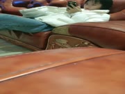 零零后表哥最近泡到的172CM酒店前台兼职妹晚上等她下班去开房啪啪狼友调侃他武大郎