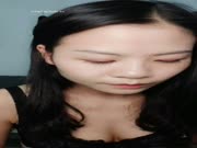 真实的勾引美团外卖，有订单，手机，制服等为证，少妇身材很好脱光骚浪诱惑小哥，太紧张还硬不起来