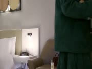 妹子开始有点腼腆，很温柔，被草的控制不住大叫。