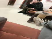 惊险刺激的湖南表哥深夜探淫窝偷拍被老鸨发现拼命逃至另一淫窝找妹子吃快餐