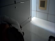 電子廠女廁偷拍女同事噓噓