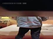 网约附近艺术院校苗条性感的小美女酒店啪啪偷拍,干逼时妹子还有点害羞用被子挡着乱晃的奶子,性感小翘臀忍不住趴上面干!