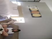 嫖妓達人哥星級酒店開房現場直播高價約了個高顏值白衣妹子啪啪 互舔騎乘後入大力猛插 連續幹了兩炮直接累趴下了～2V國語高清 (1)