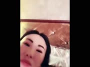 零零后儿子和39岁在会所上班的后妈激情把妈干得腰疼要搽点药才行.