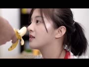 大陆AV剧情：兄妹交谈荒唐乱伦，哥哥亲身传教性爱知识。