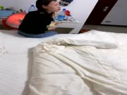 奔馳哥幾萬泡到的學生妹約到家中啪啪