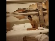 酒店双飞两个少妇，一起伺候就是爽。