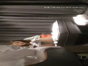 猥瑣大叔星級酒店開房現場直播高價約了個綠衣F奶妹子啪啪 深夜吃完夜宵來一炮 口交扣逼猛操幹得呻吟不斷 國語對白