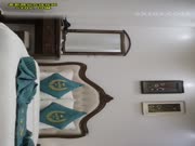 嫖妓大叔星級酒店開房現場直播高價約了個越南18歲兼職妹子啪啪 69騎乘後入嘗試各種體位 乖巧聽話逼緊水超多 清晰對白