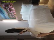 约啪达人-酒店爆操99年之前做模特刚改行做援交的性感美女,各种爆插干完后男说：你果然是很少做,下面好紧啊!