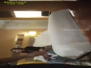 时尚范性感气质长发援交美女酒店被中年男要求穿上情趣睡衣先干一次后,又接着扒光衣服继续操,男的体力真好!