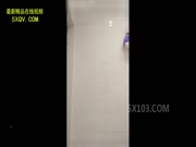 孤单大叔自己家中叫鸡上门，漫游，臀推，胸推，丝袜口活，服务还没完少妇内裤都湿了，浴室卧室连续干两炮真过瘾